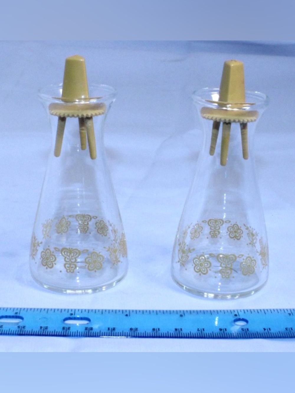 Pyrex Butterfly Gold Salt and Pepper Shaker Set - Picture 2 of 8